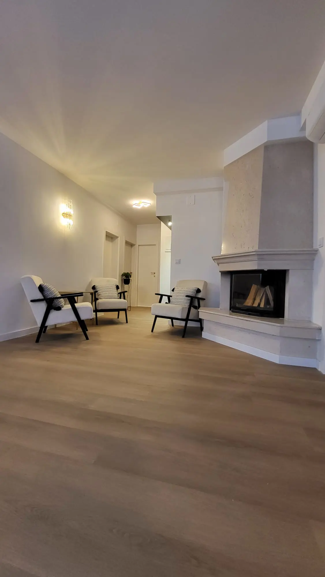 Gallery 33